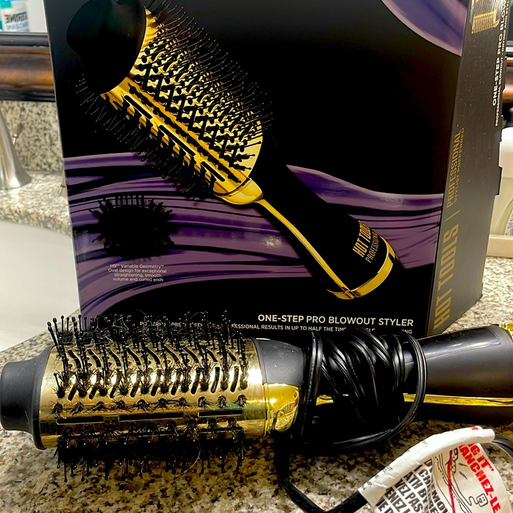HOT TOOLS professional stylist preferred blowout styler